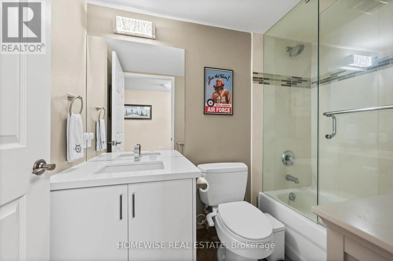 212 - 5 EMERALD LANE