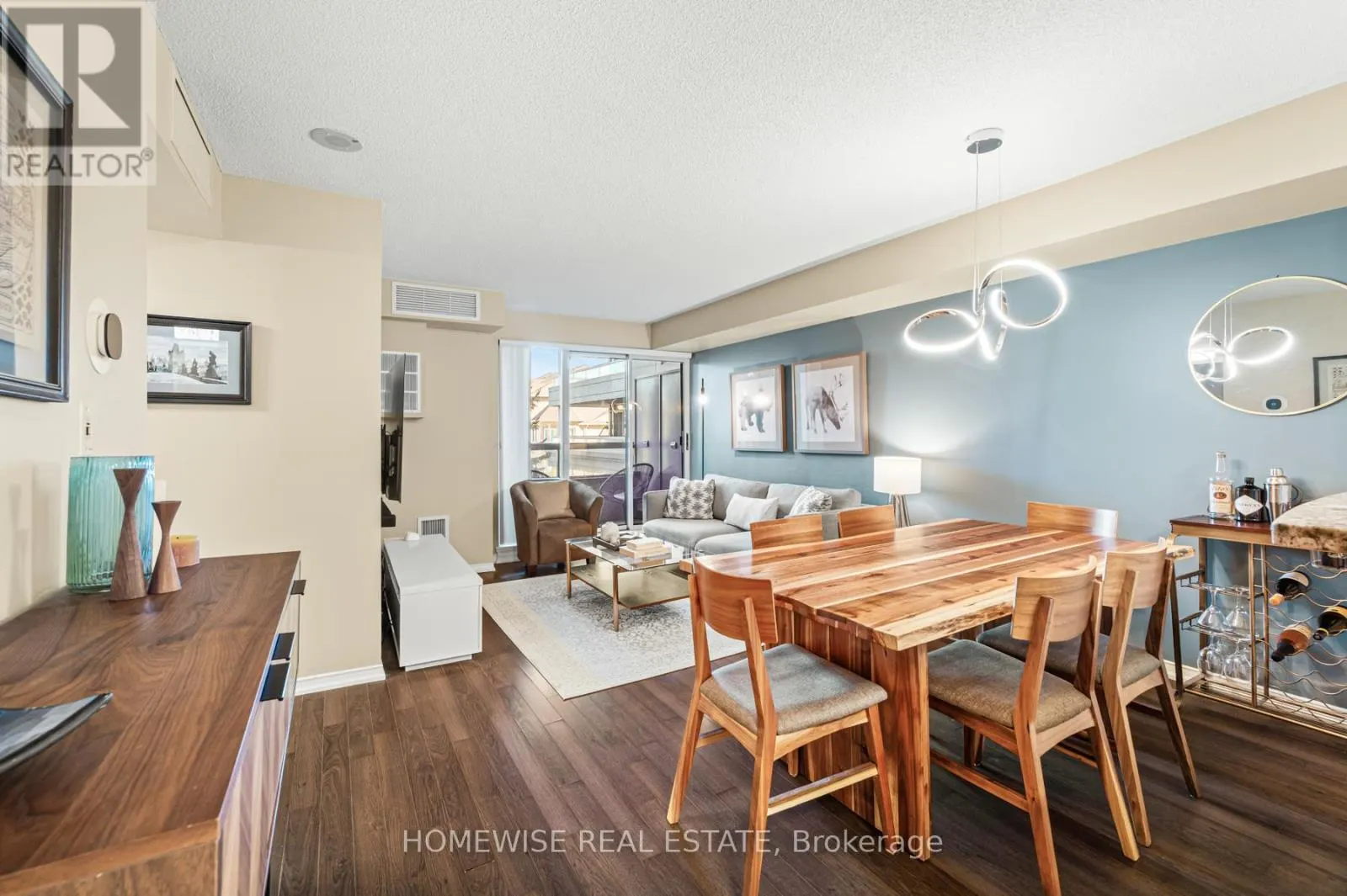 212 - 5 EMERALD LANE