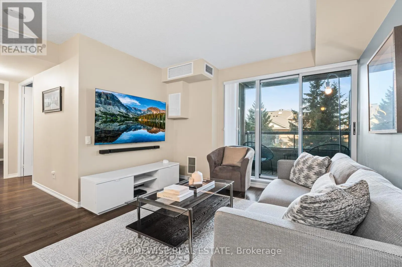 212 - 5 EMERALD LANE