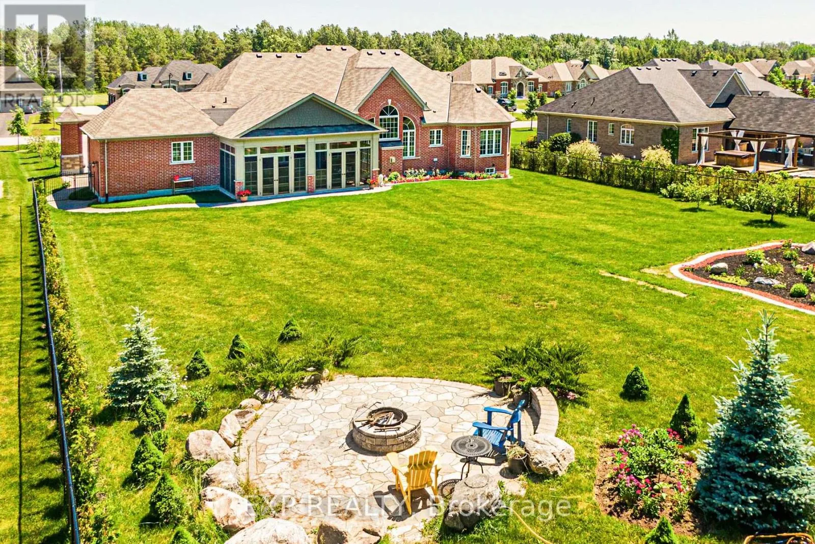 18 WOLFORD COURT