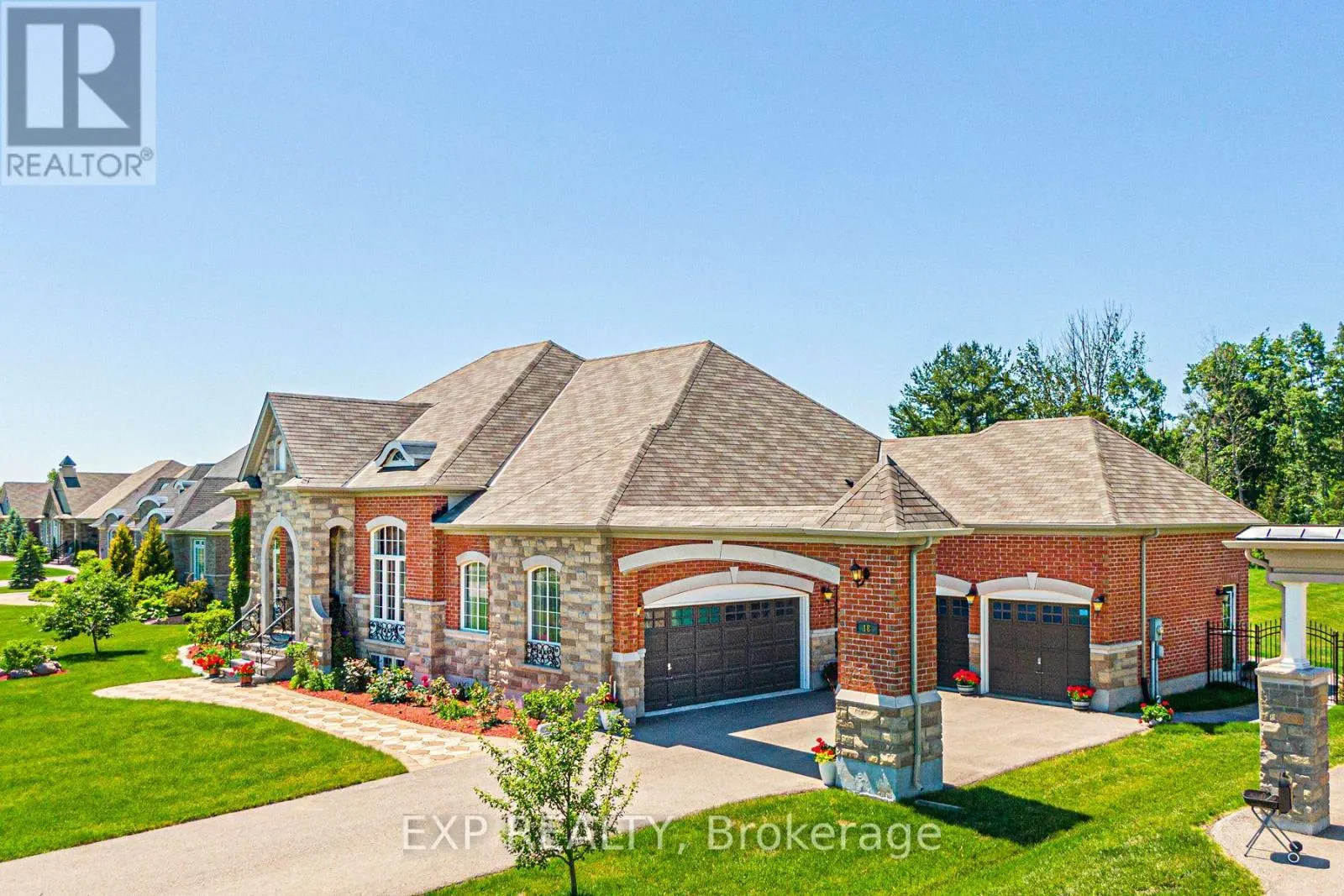 18 WOLFORD COURT