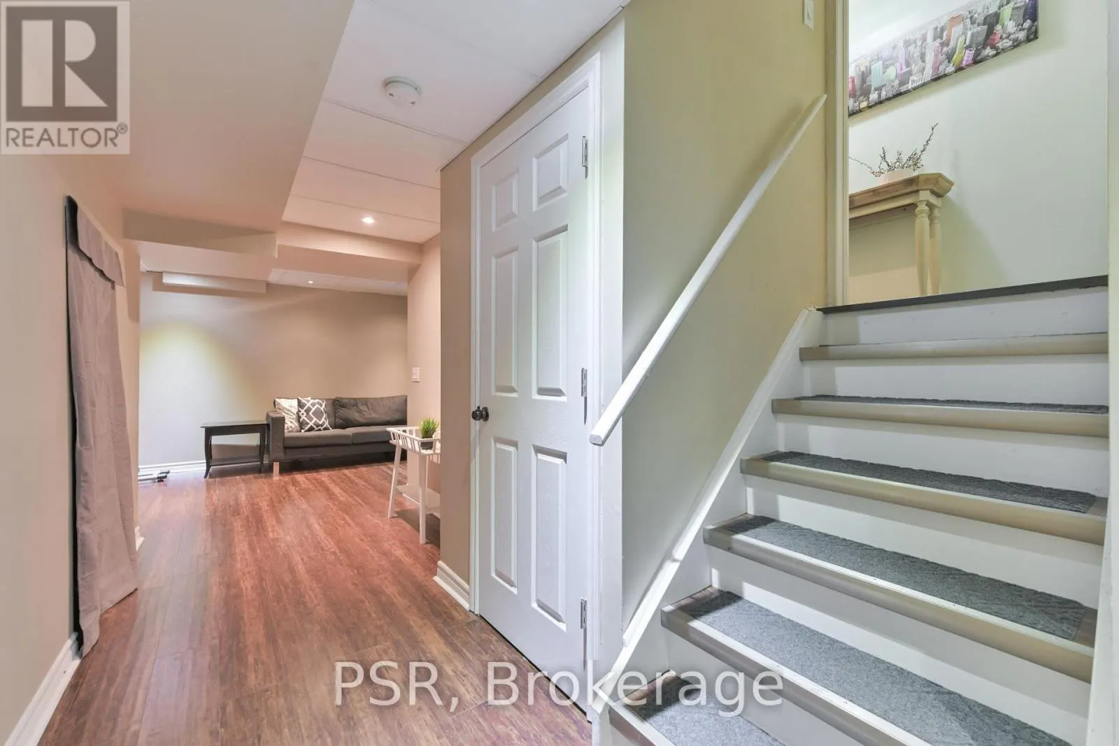35 ARUNDEL DRIVE