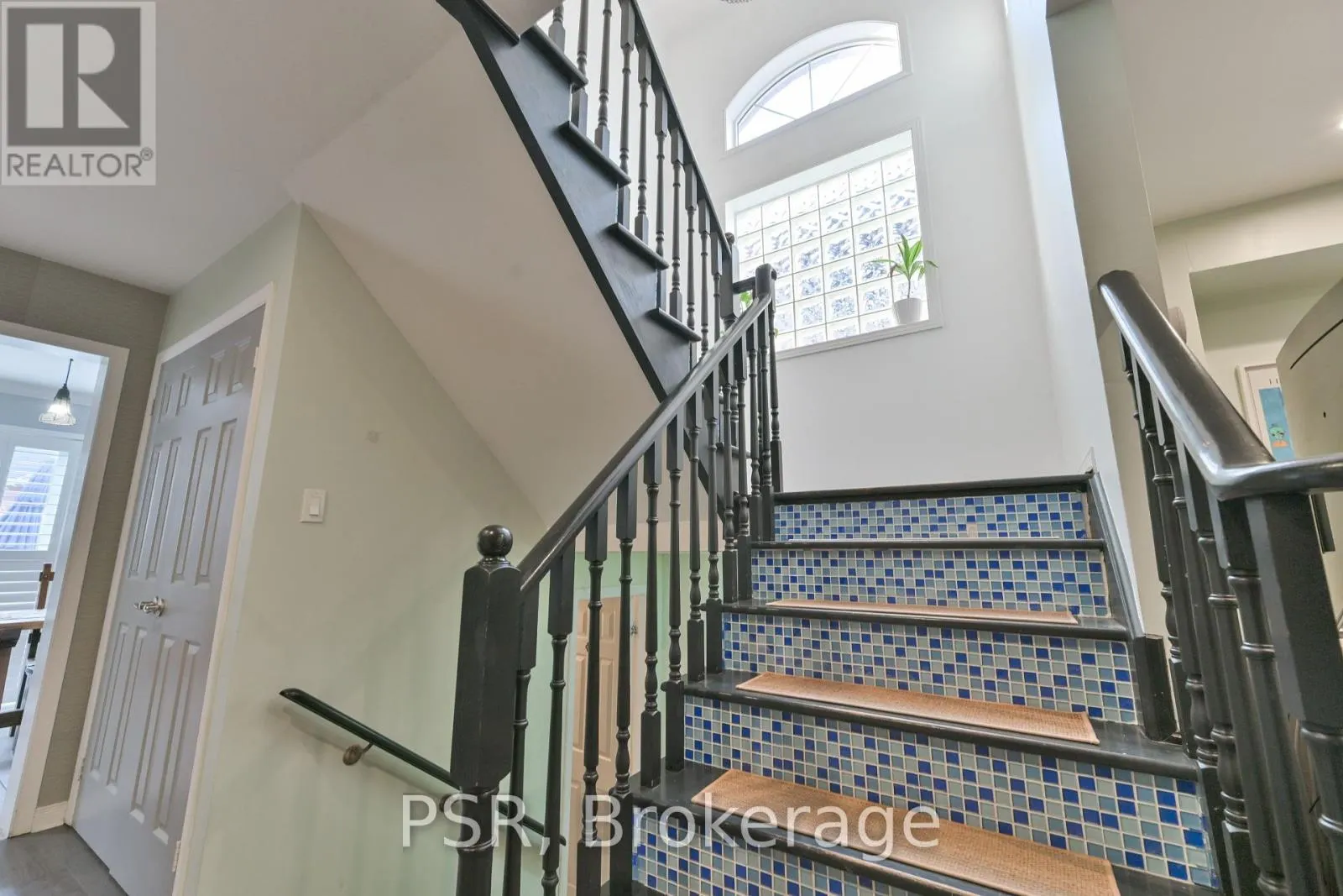 35 ARUNDEL DRIVE