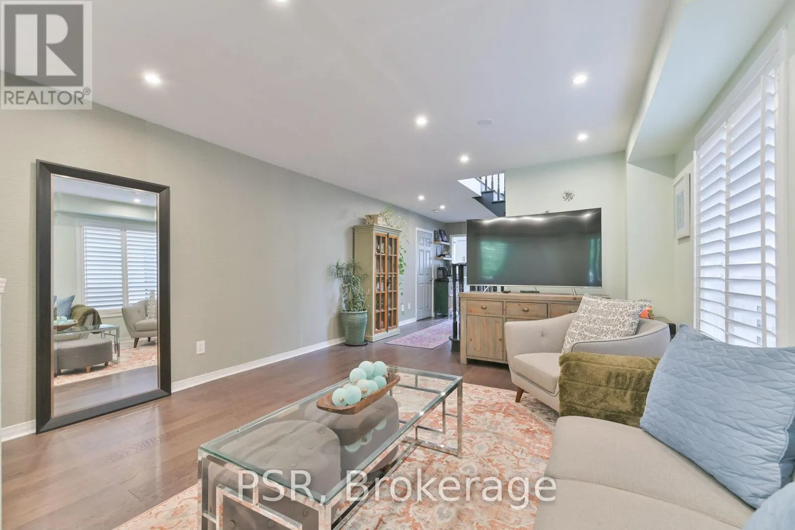 35 ARUNDEL DRIVE