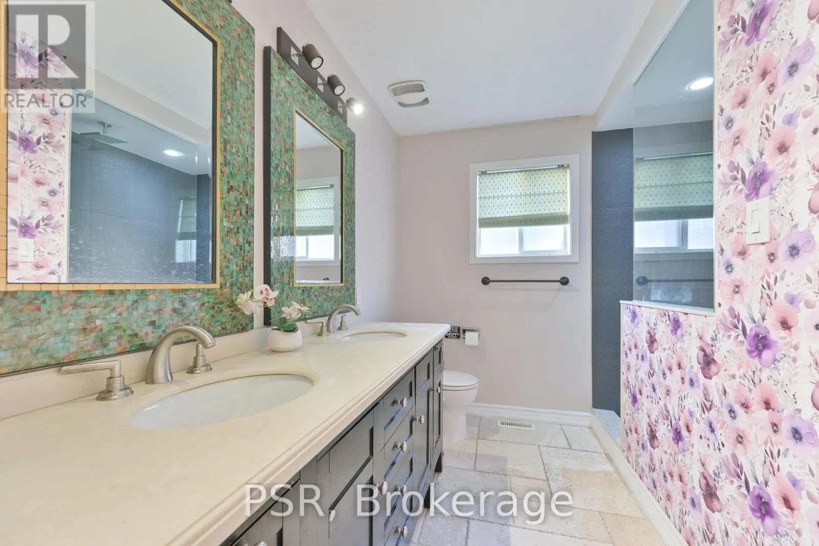 35 ARUNDEL DRIVE
