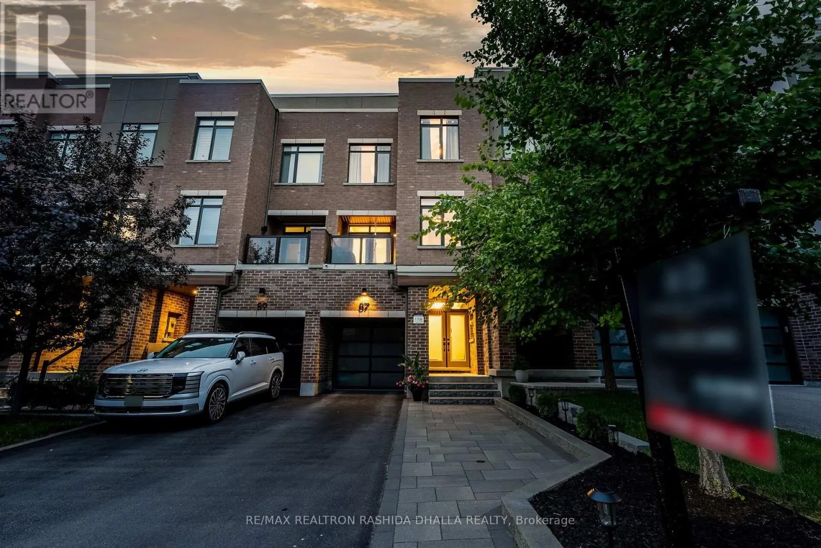 87 GLENNGARRY CRESCENT