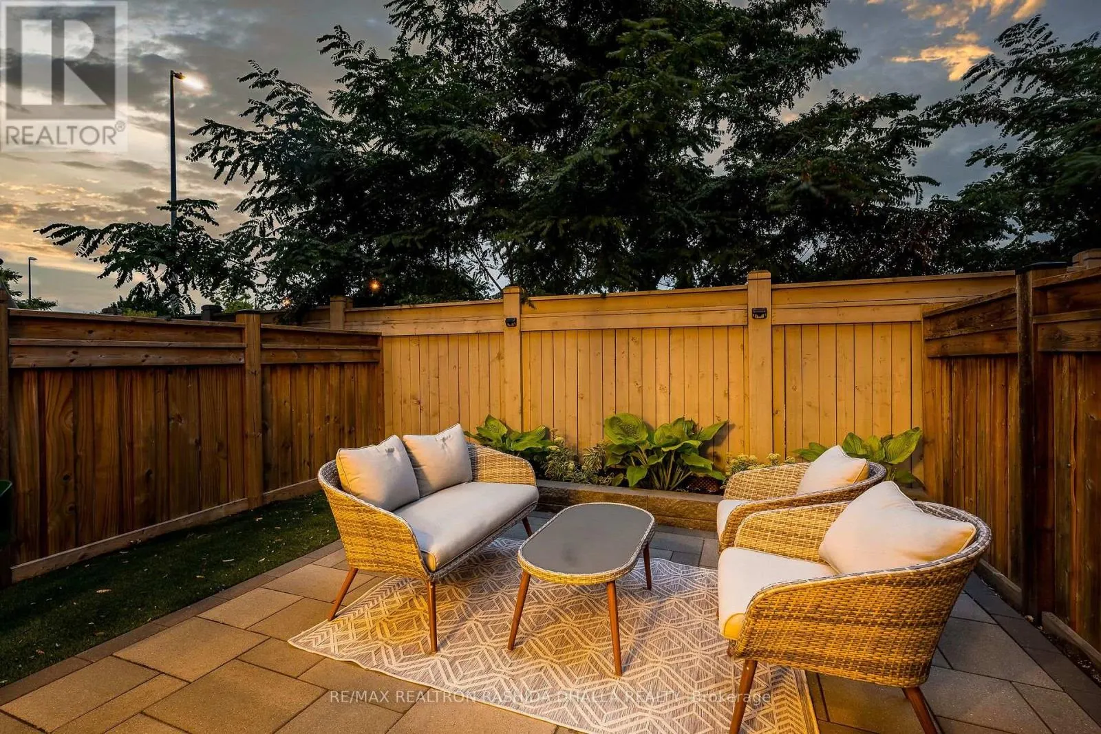 87 GLENNGARRY CRESCENT
