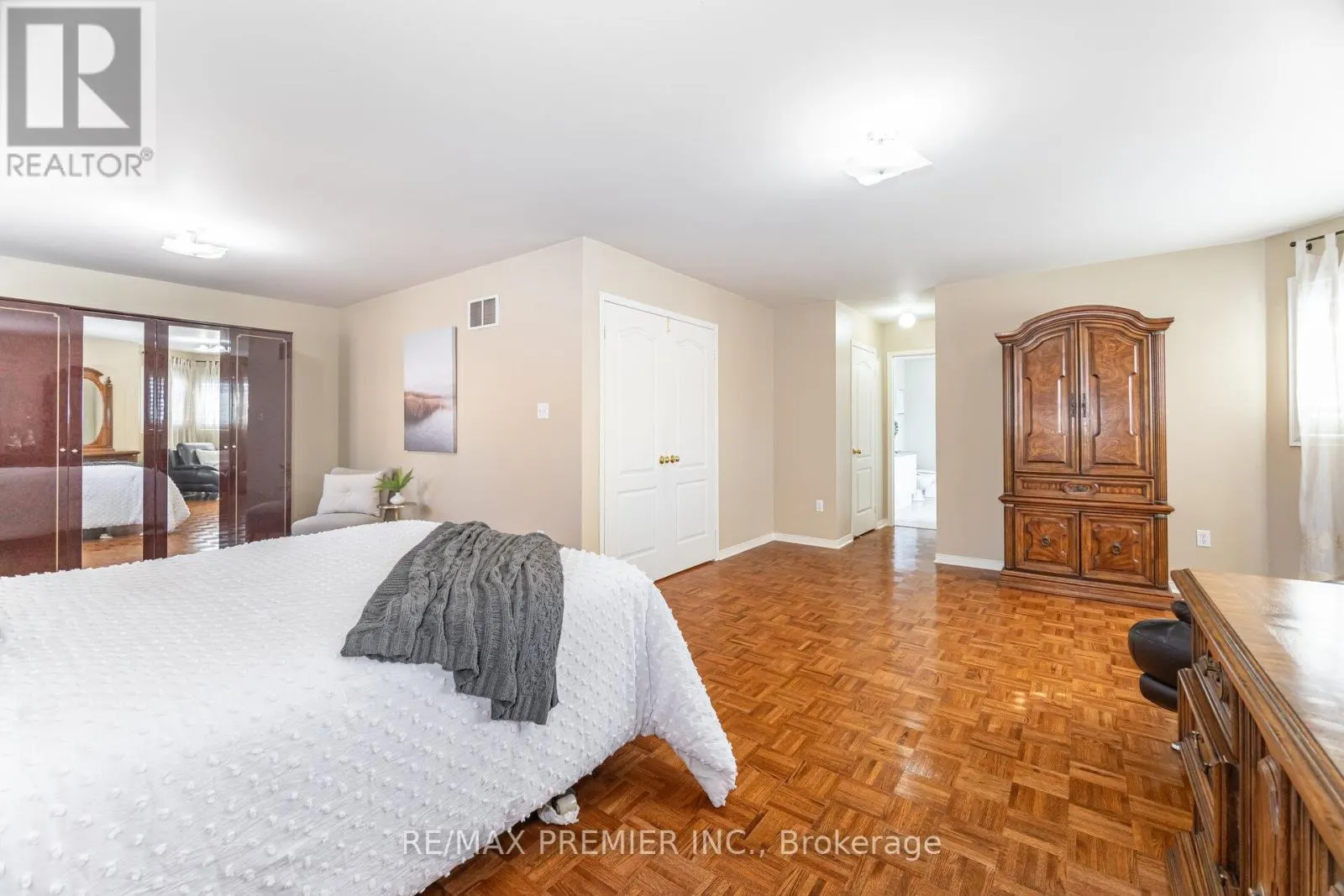 265 JULIA VALENTINA AVENUE