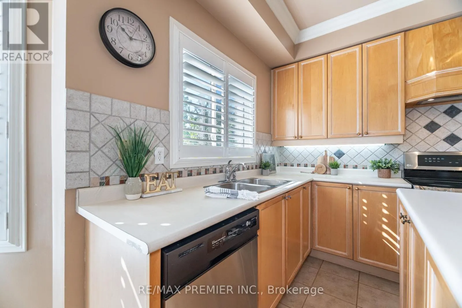265 JULIA VALENTINA AVENUE
