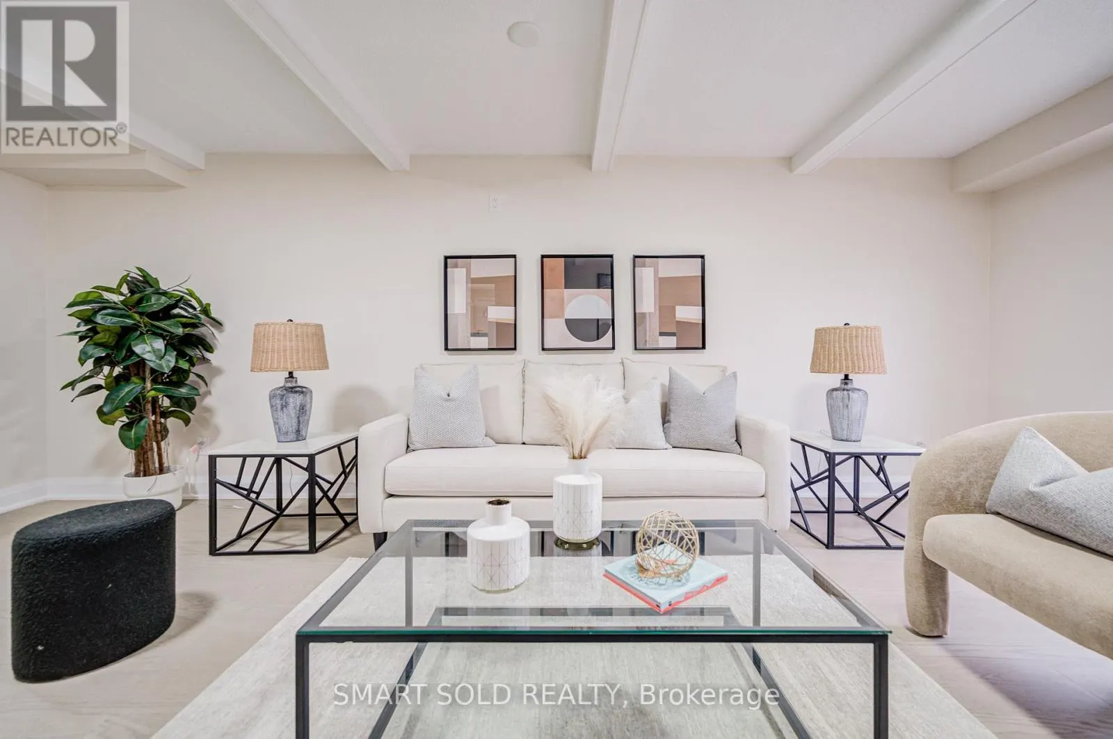 18 SHADY LANE CRESCENT
