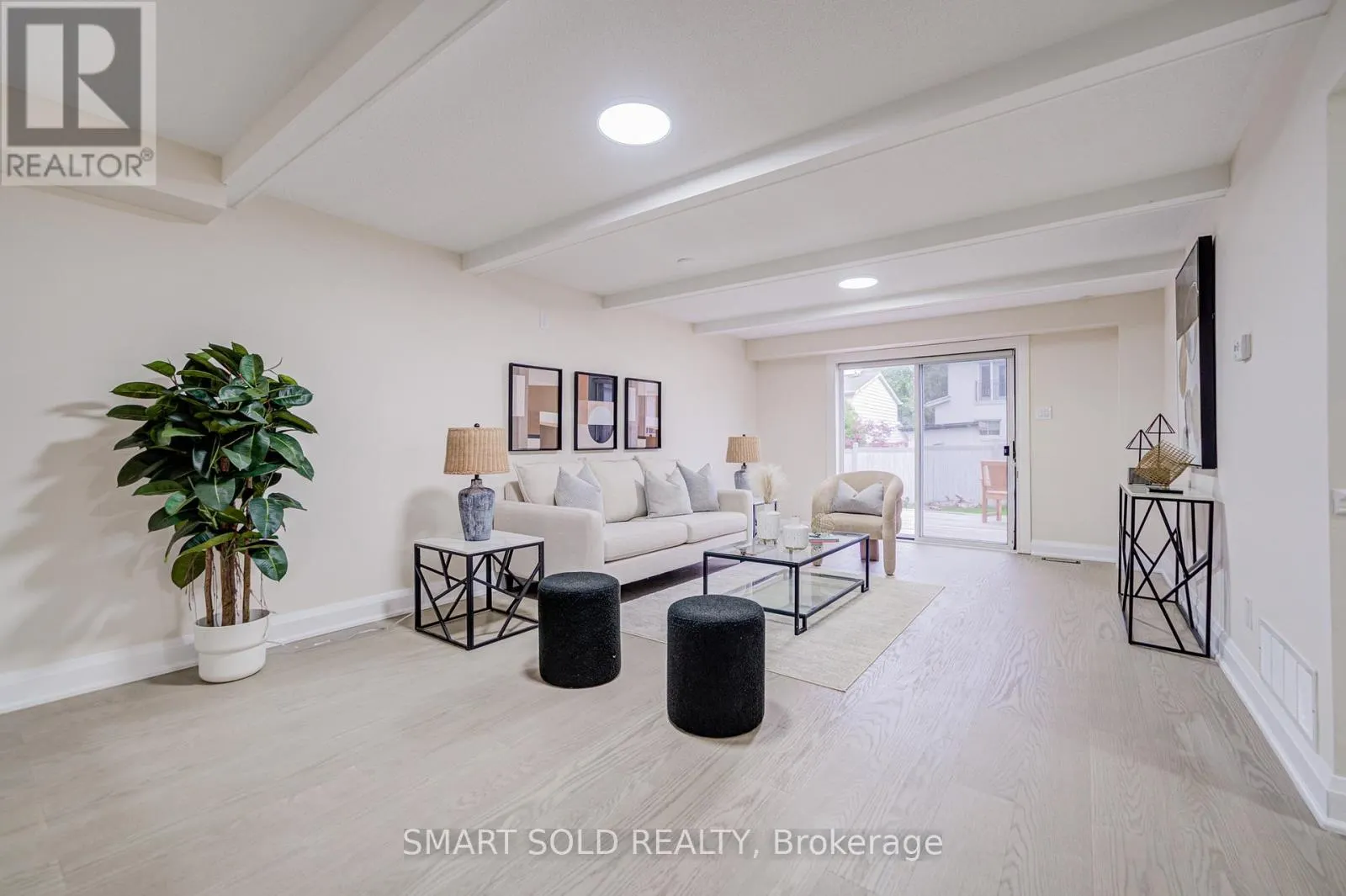 18 SHADY LANE CRESCENT