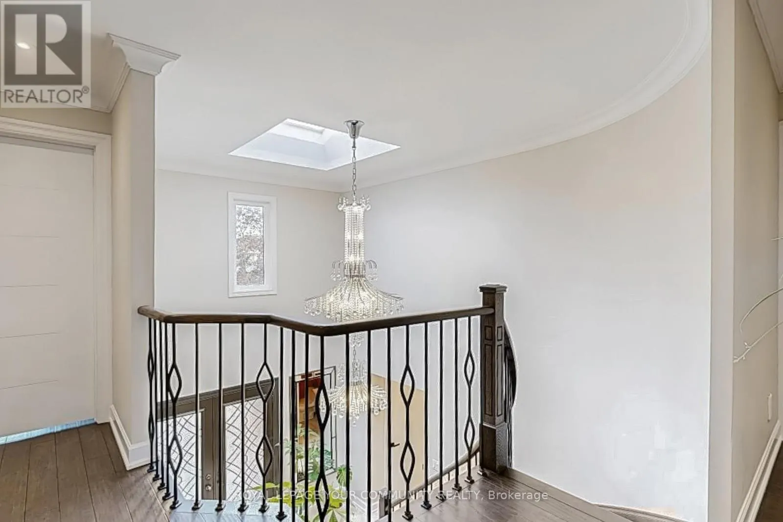 7 SHAFTSBURY AVENUE