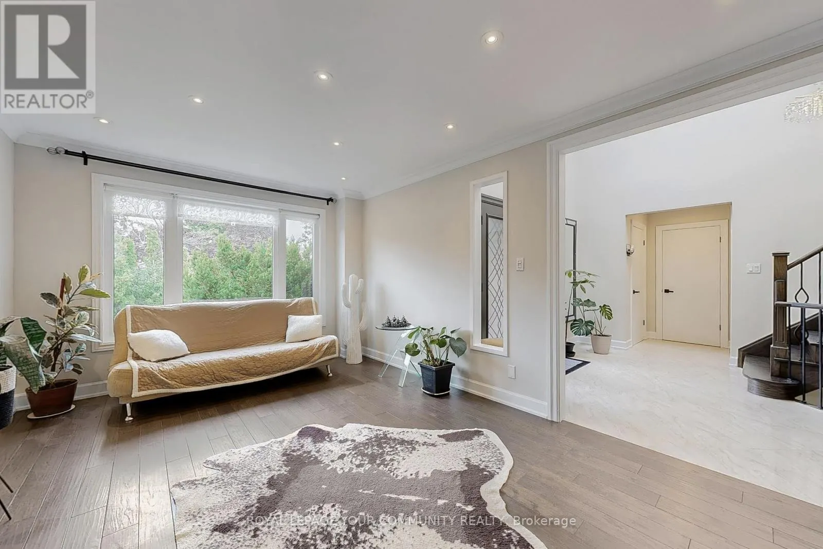 7 SHAFTSBURY AVENUE