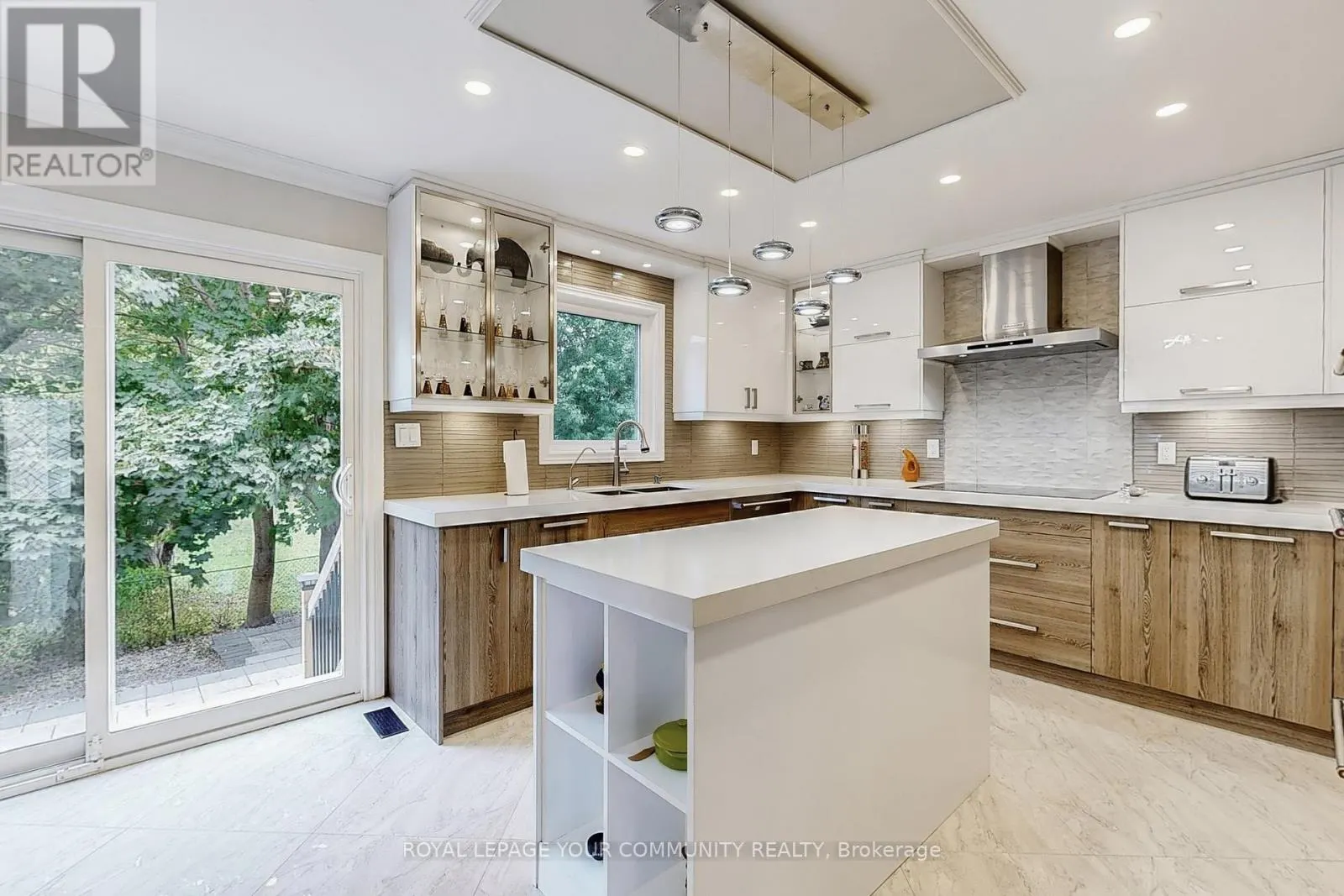 7 SHAFTSBURY AVENUE