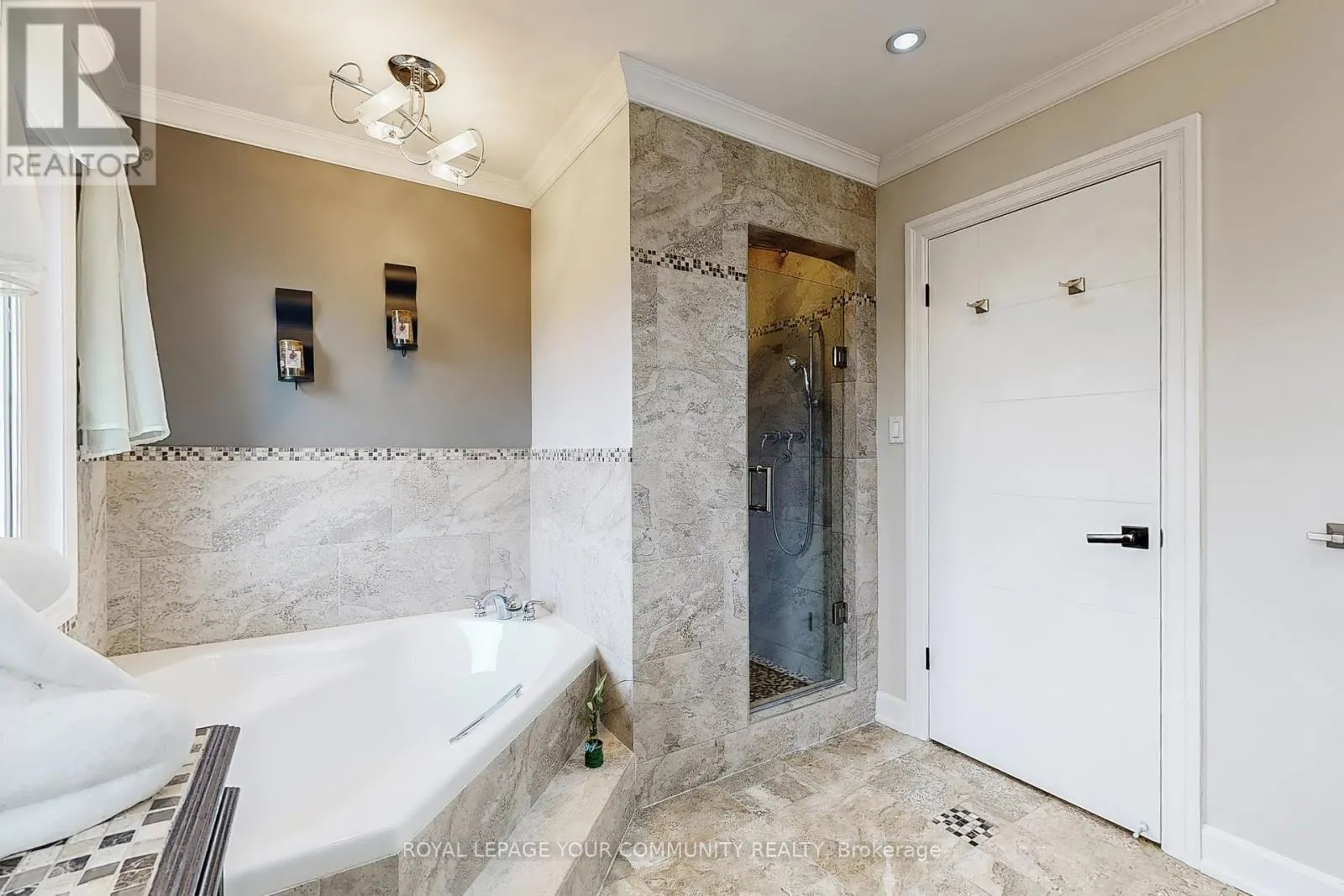 7 SHAFTSBURY AVENUE