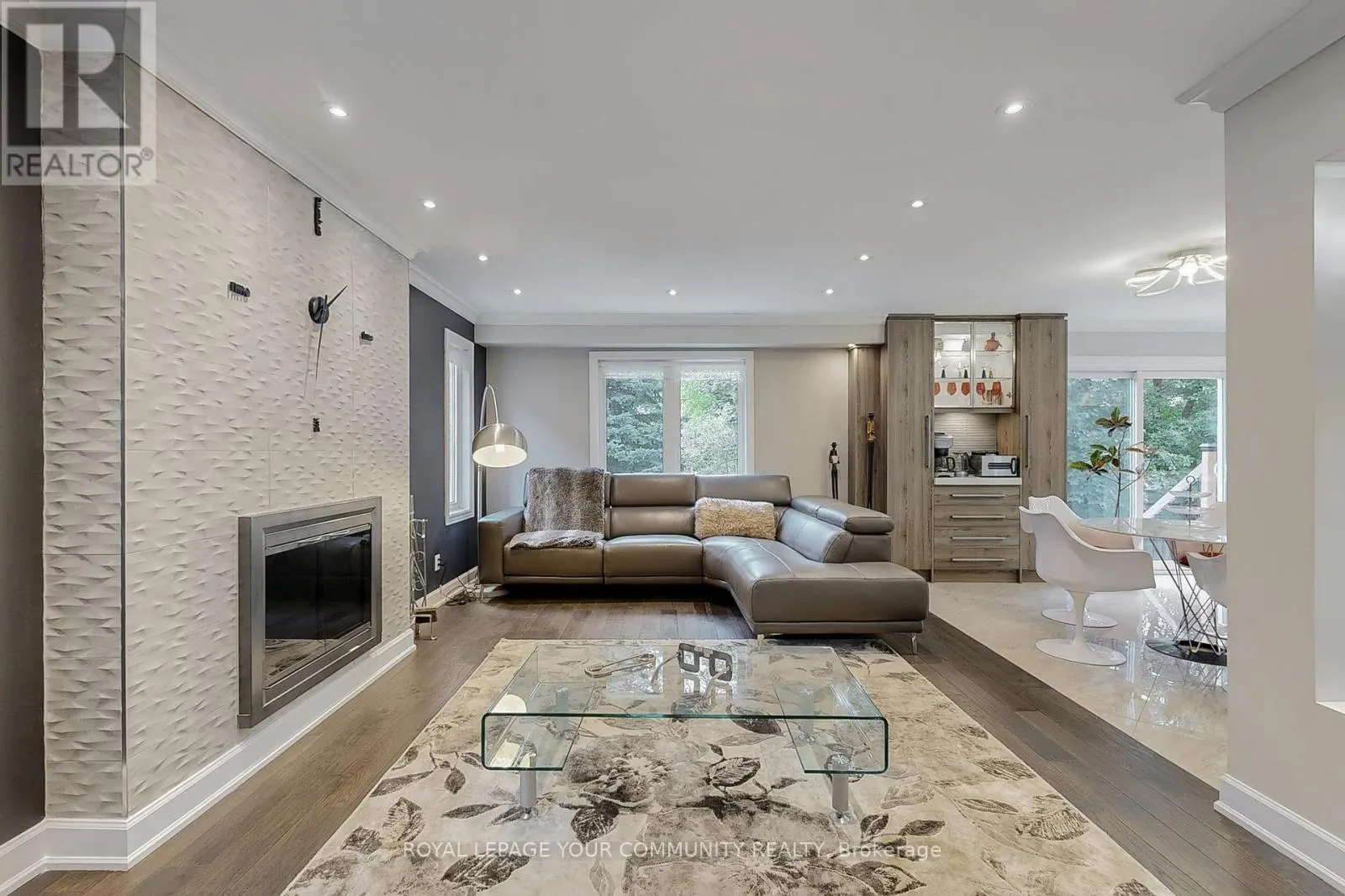 7 SHAFTSBURY AVENUE