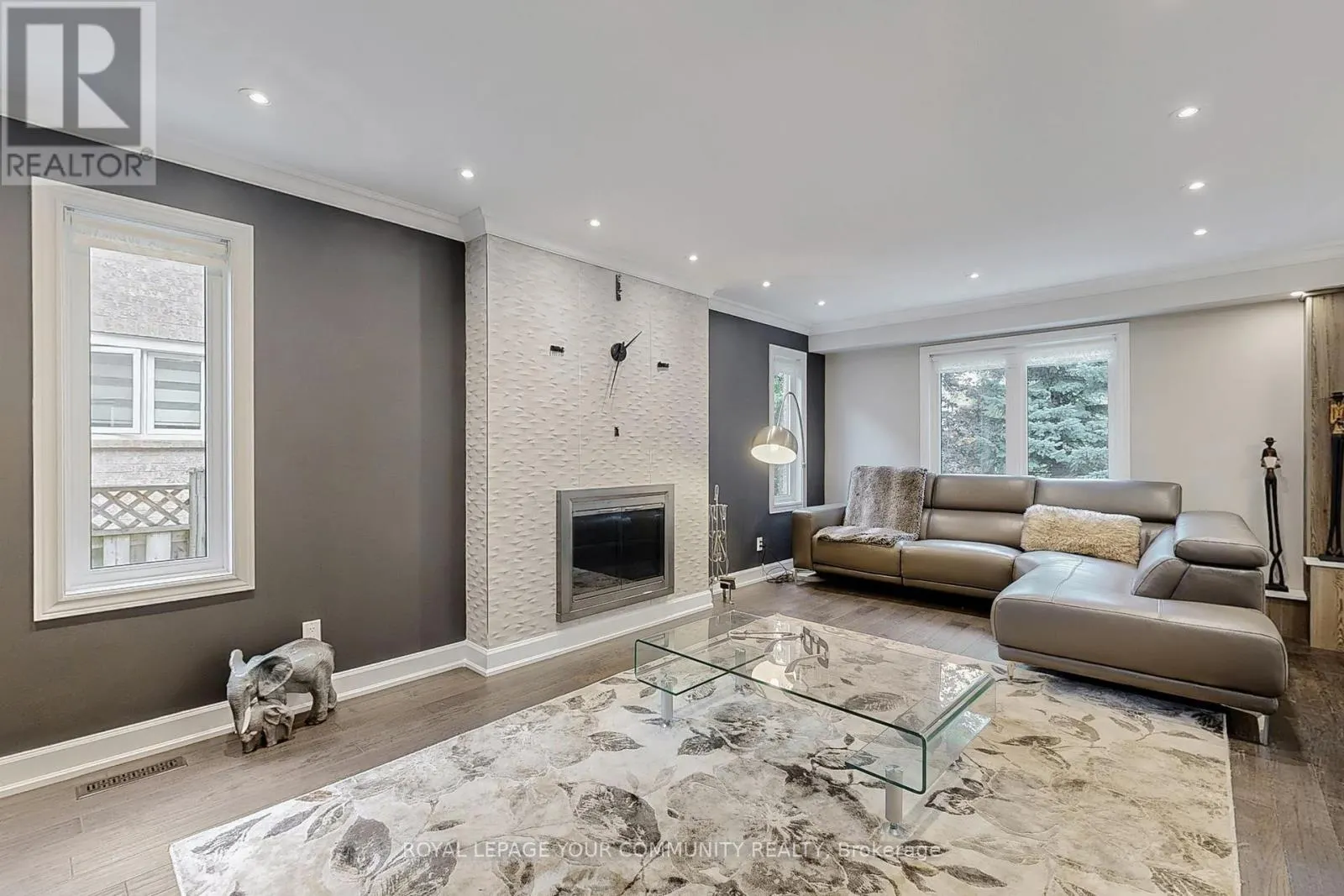 7 SHAFTSBURY AVENUE