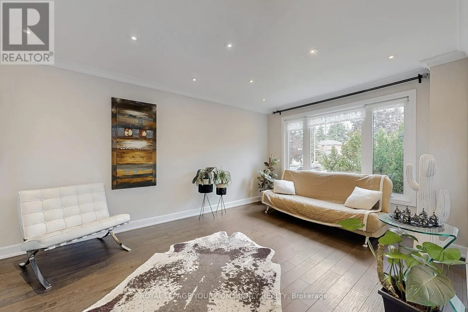 7 SHAFTSBURY AVENUE