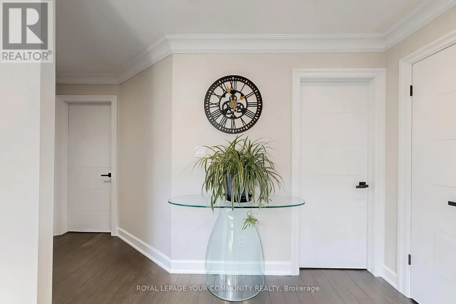 7 SHAFTSBURY AVENUE