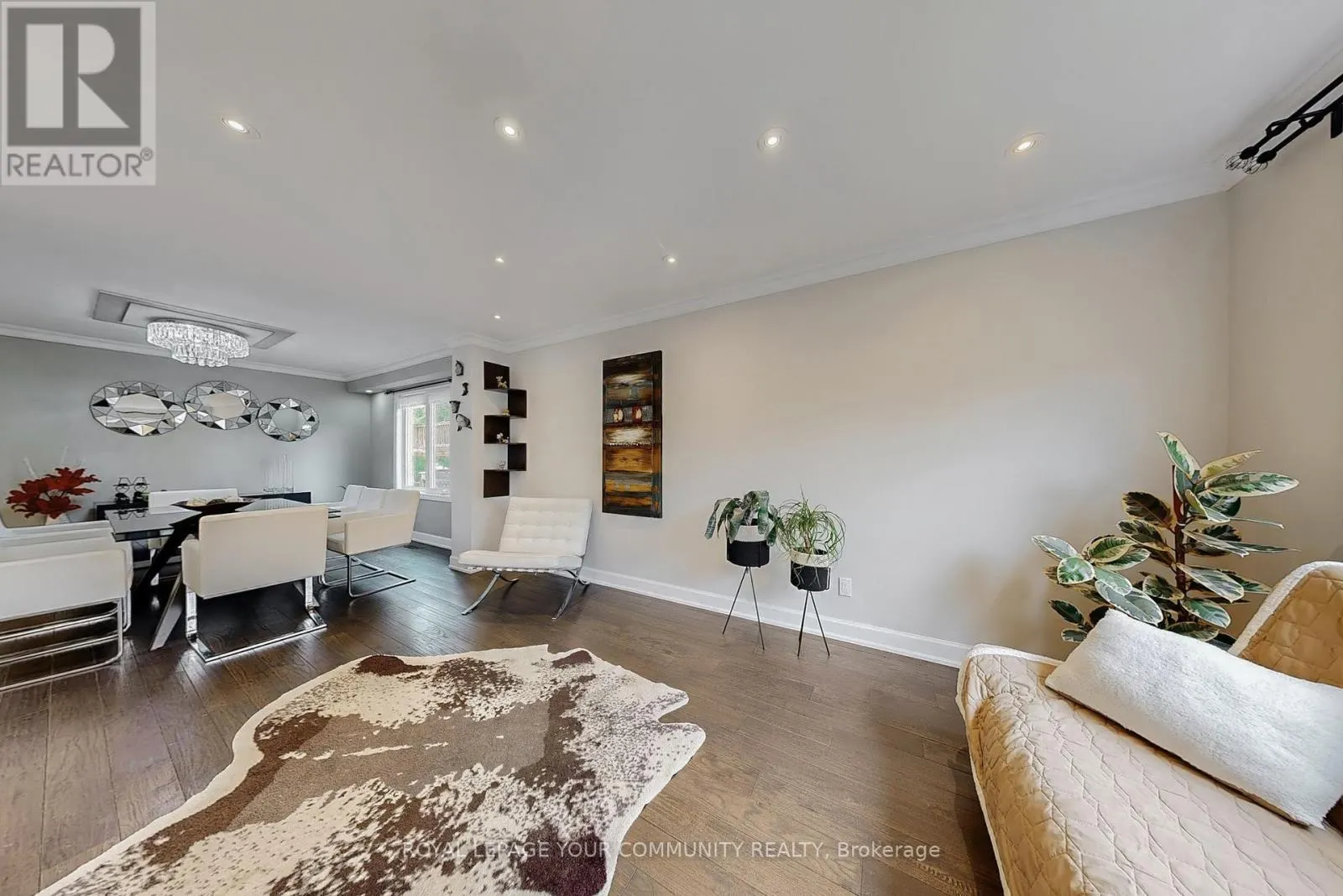 7 SHAFTSBURY AVENUE