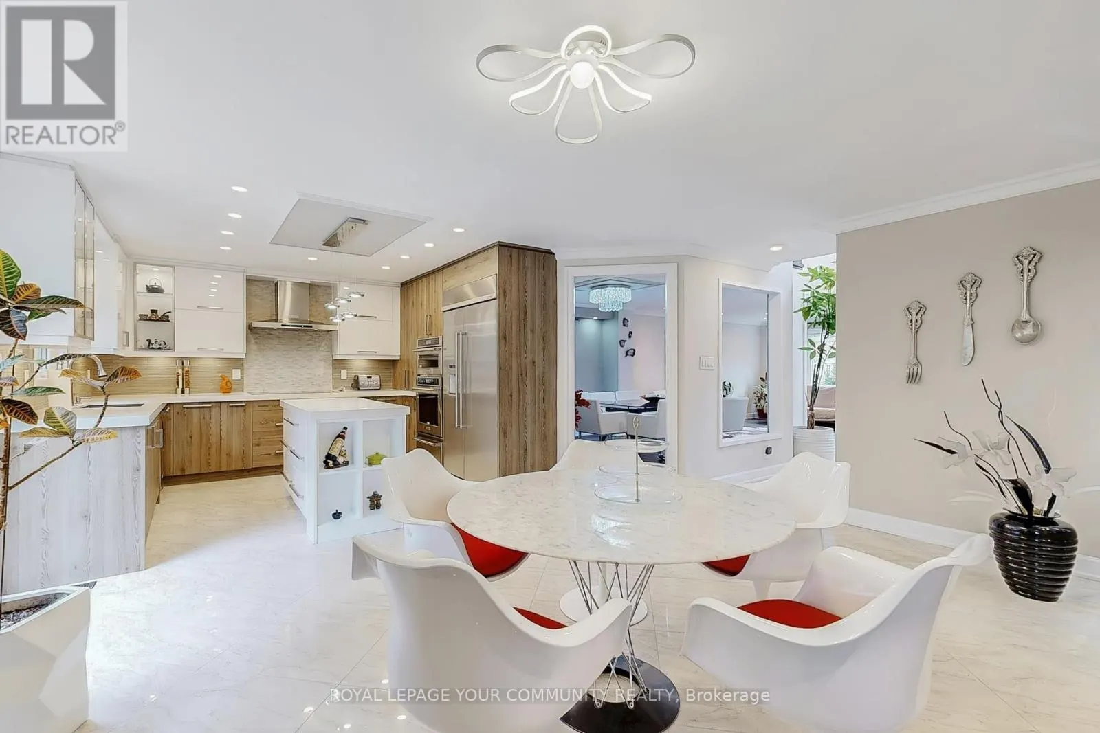 7 SHAFTSBURY AVENUE