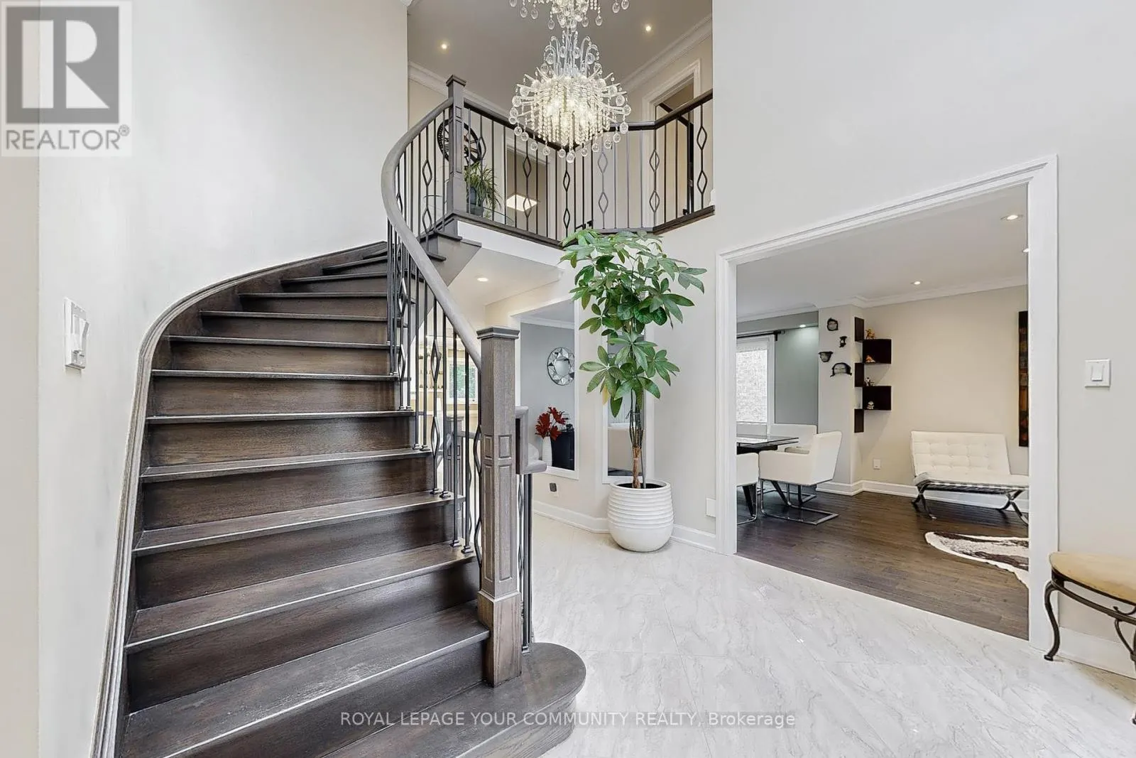 7 SHAFTSBURY AVENUE