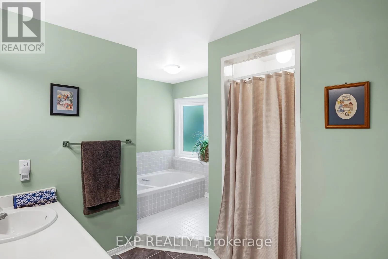 308 JOHN BOWSER CRESCENT