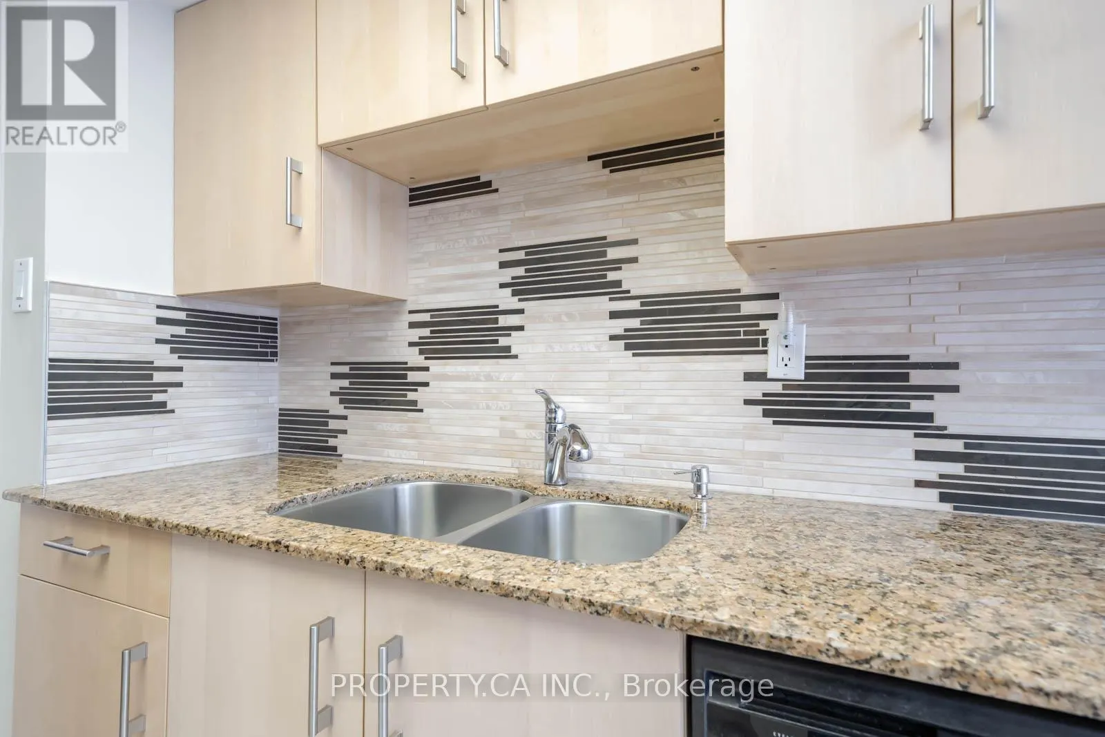 605 - 7460 BATHURST STREET