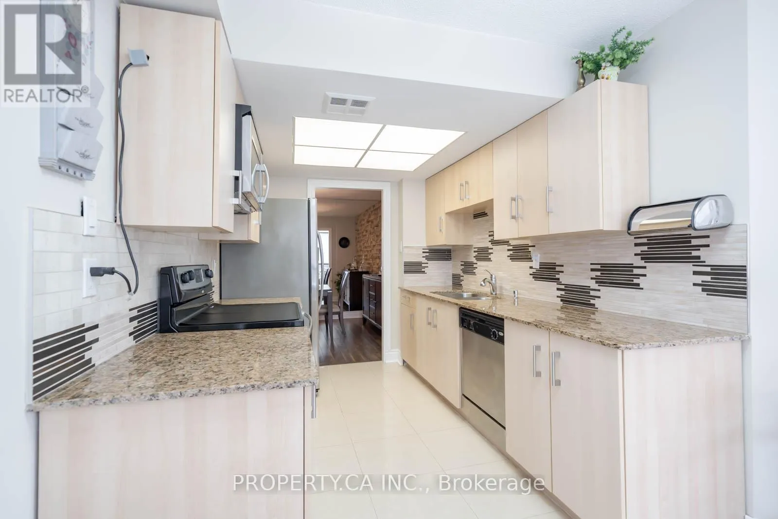 605 - 7460 BATHURST STREET