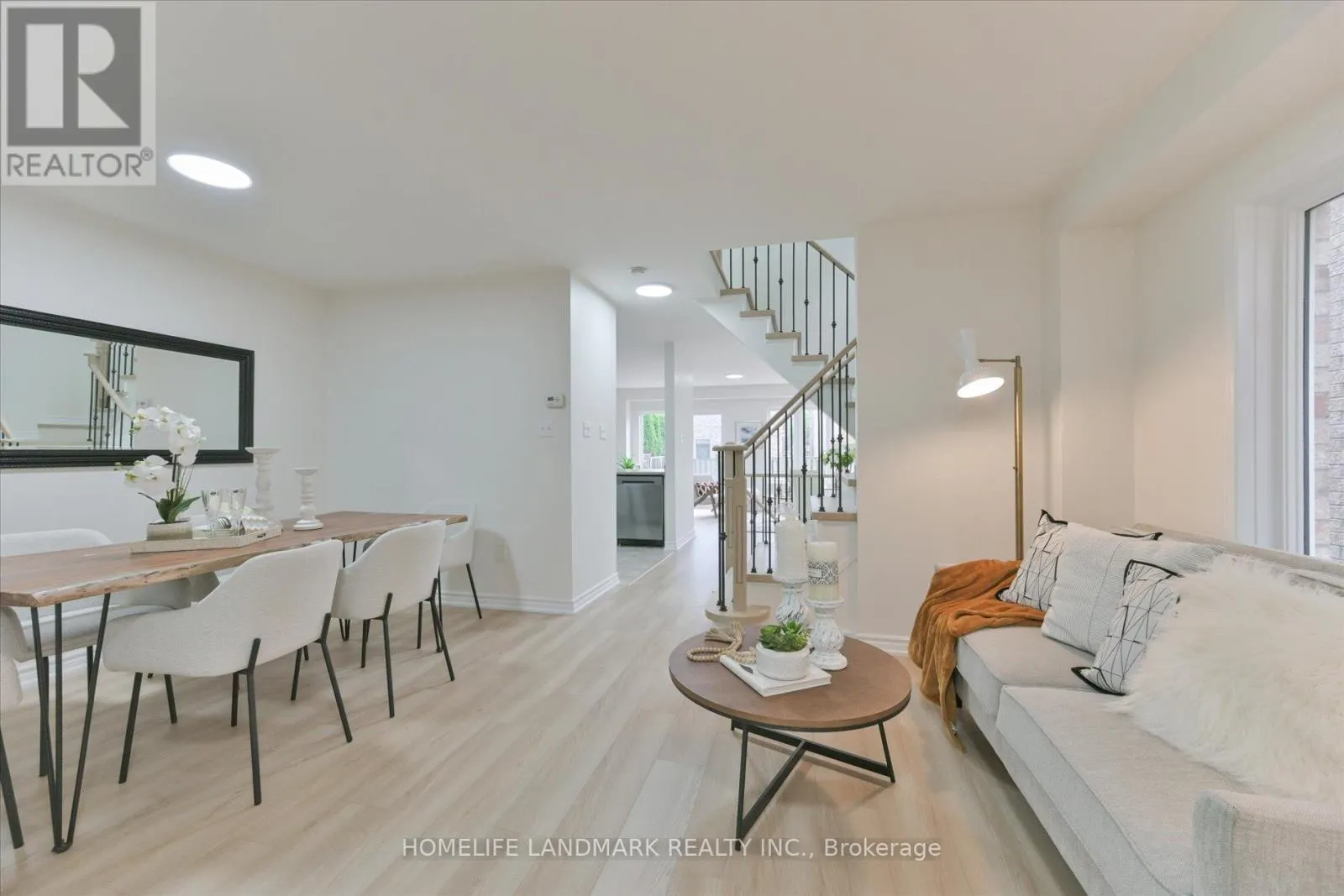 206 VENICE GATE DRIVE