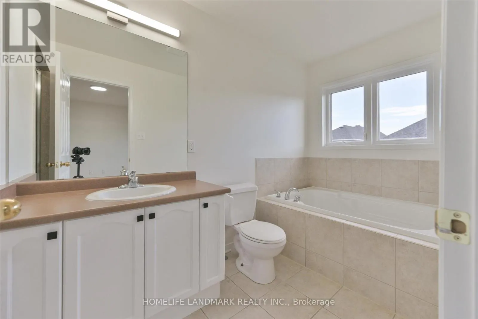206 VENICE GATE DRIVE