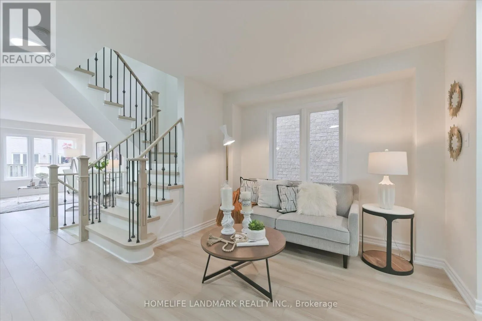 206 VENICE GATE DRIVE