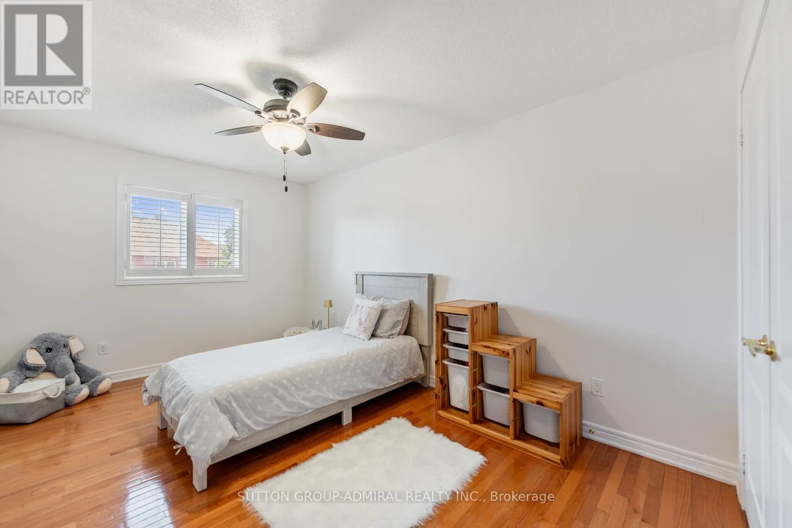 16 APPLEVIEW ROAD