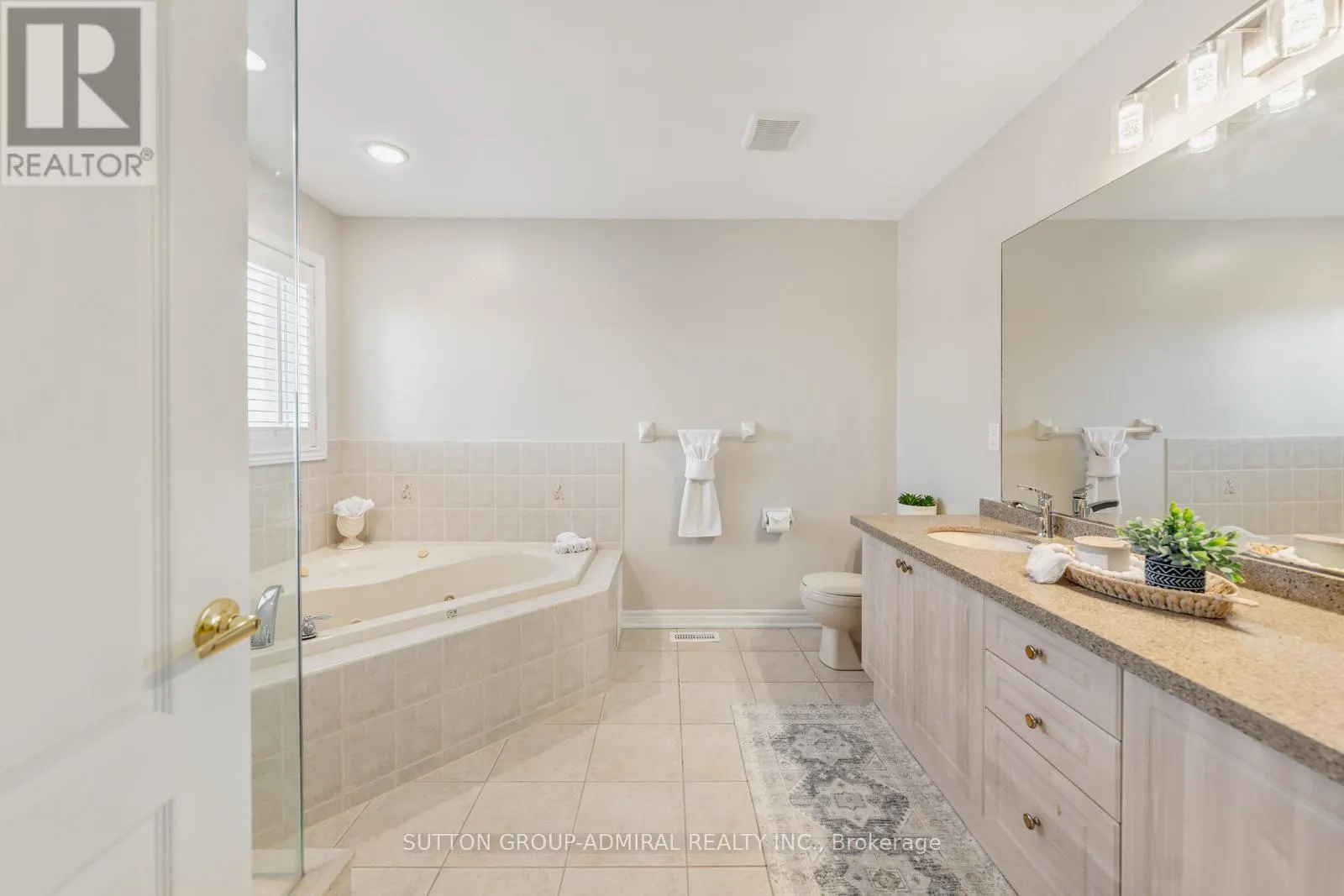 16 APPLEVIEW ROAD