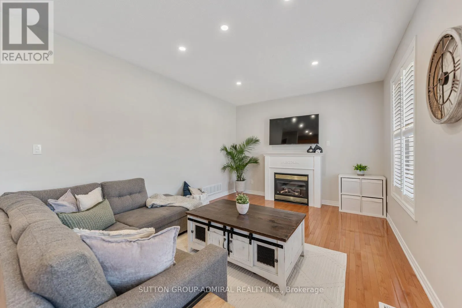 16 APPLEVIEW ROAD