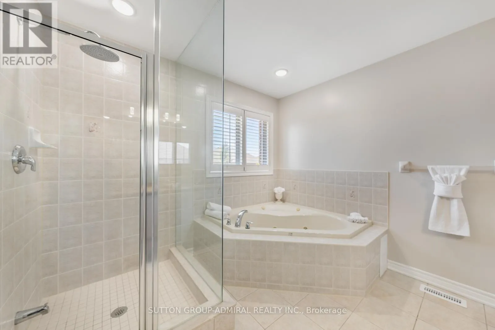16 APPLEVIEW ROAD