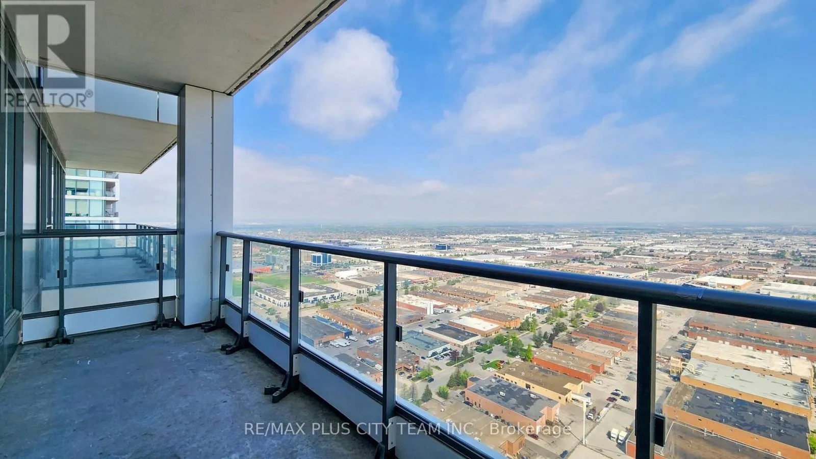 4215 - 950 PORTAGE PARKWAY
