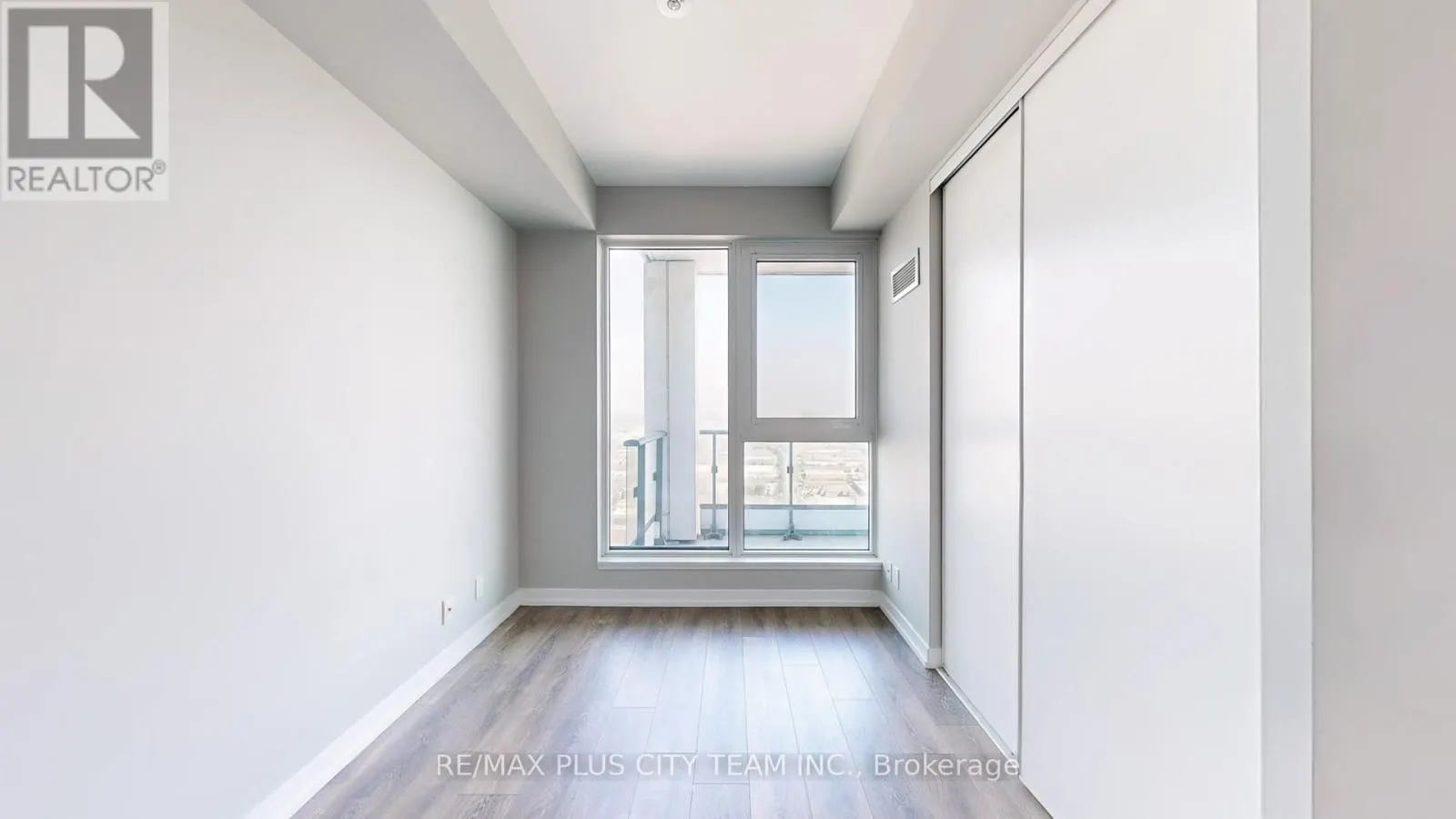 4215 - 950 PORTAGE PARKWAY