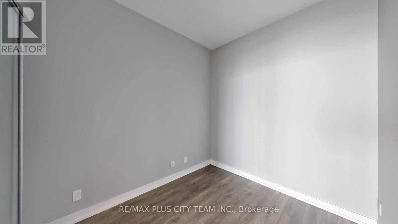 4215 - 950 PORTAGE PARKWAY
