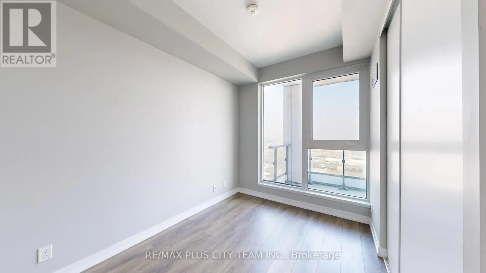 4215 - 950 PORTAGE PARKWAY
