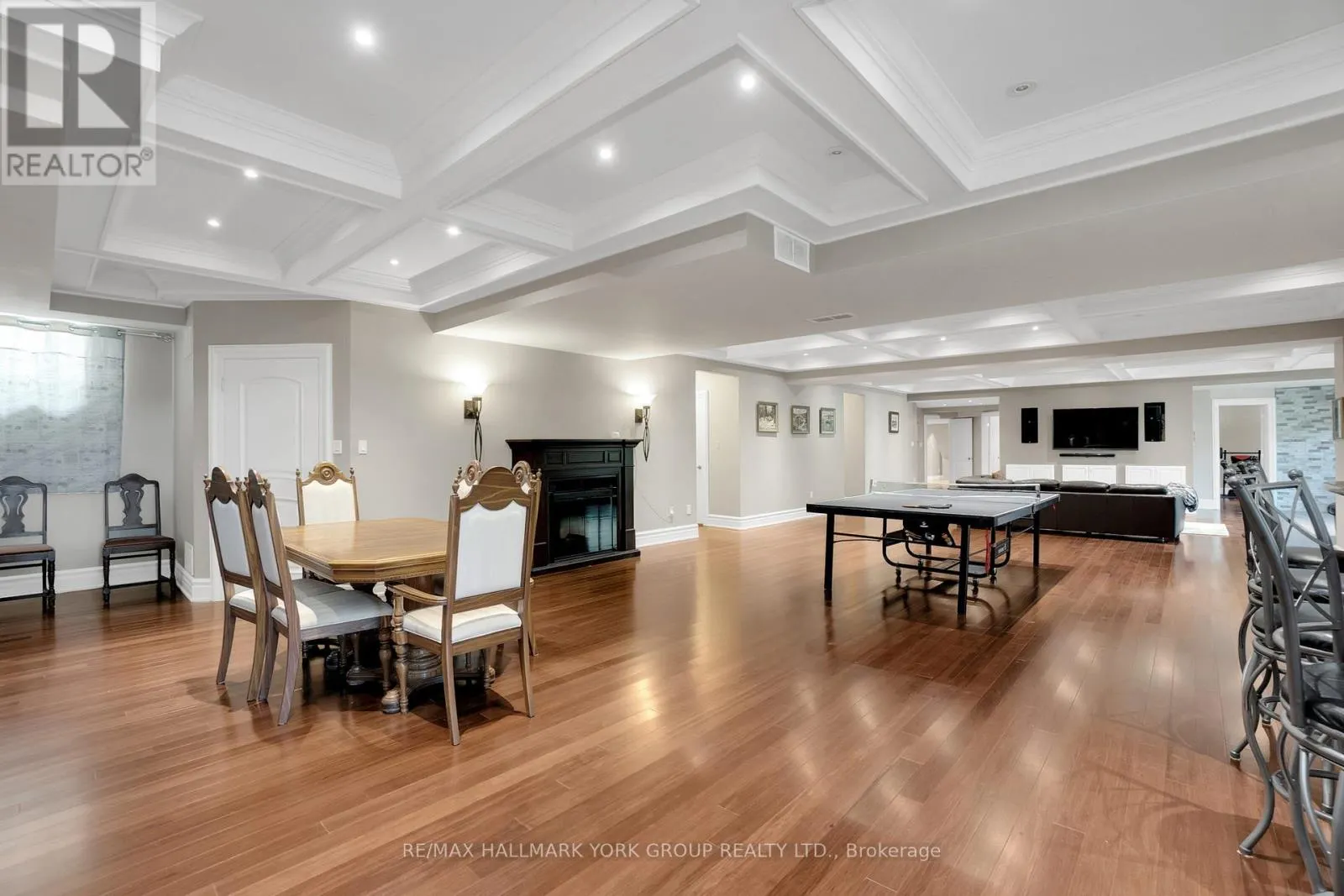 2 KINGSWOOD DRIVE