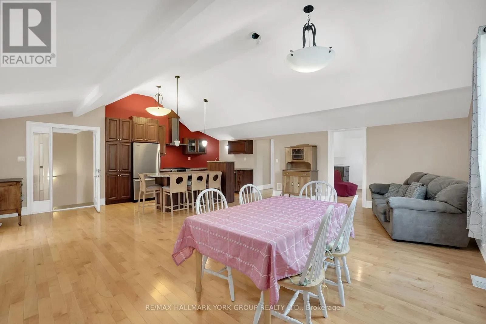 2 KINGSWOOD DRIVE