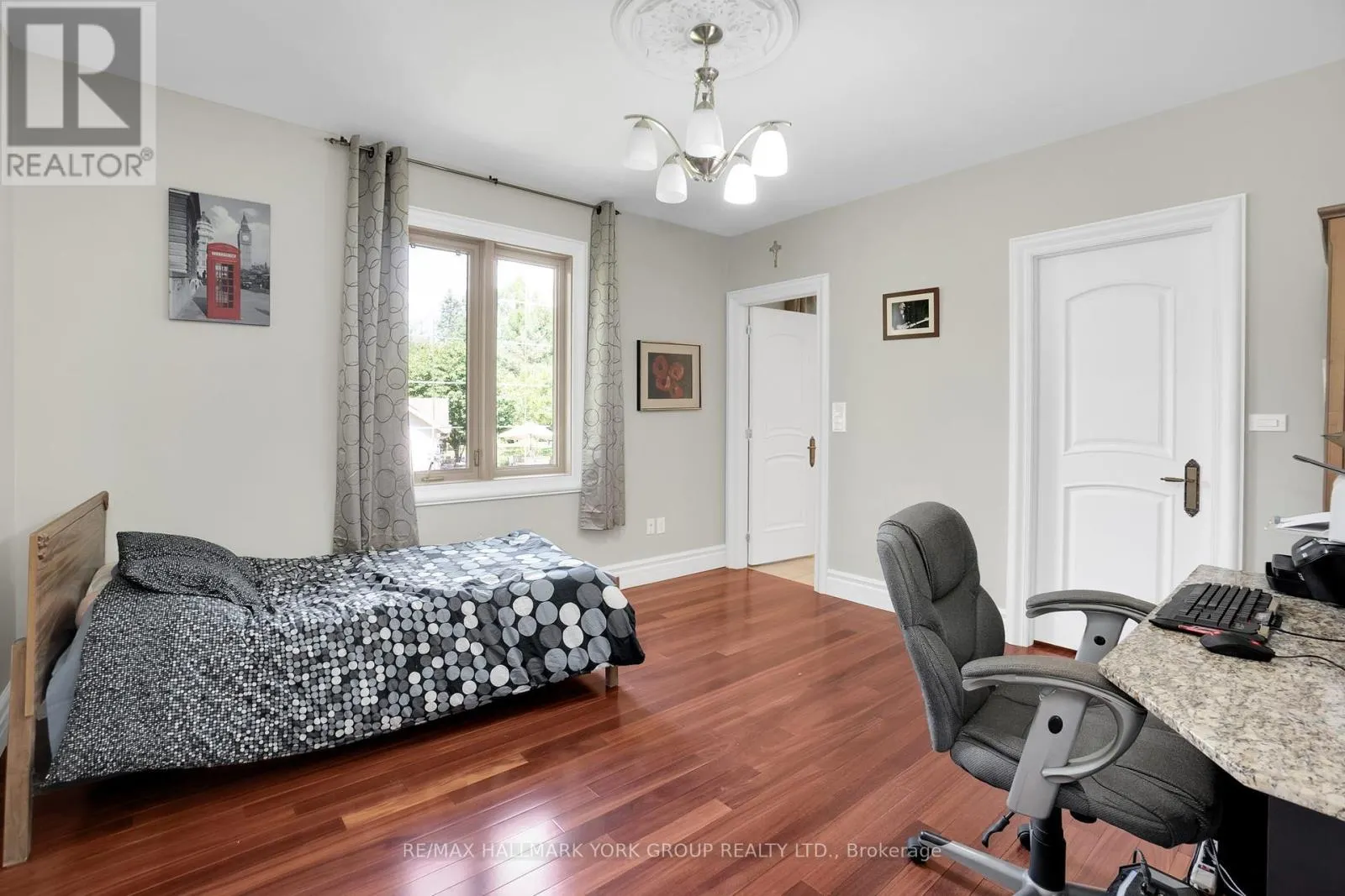 2 KINGSWOOD DRIVE