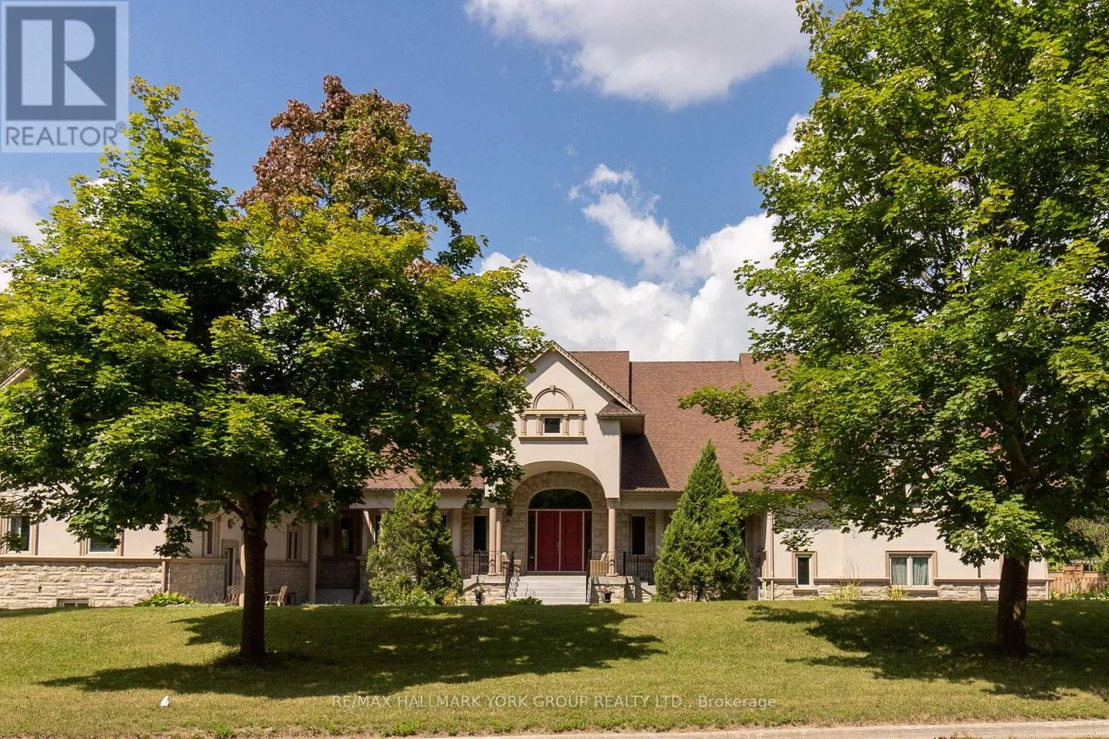 2 KINGSWOOD DRIVE