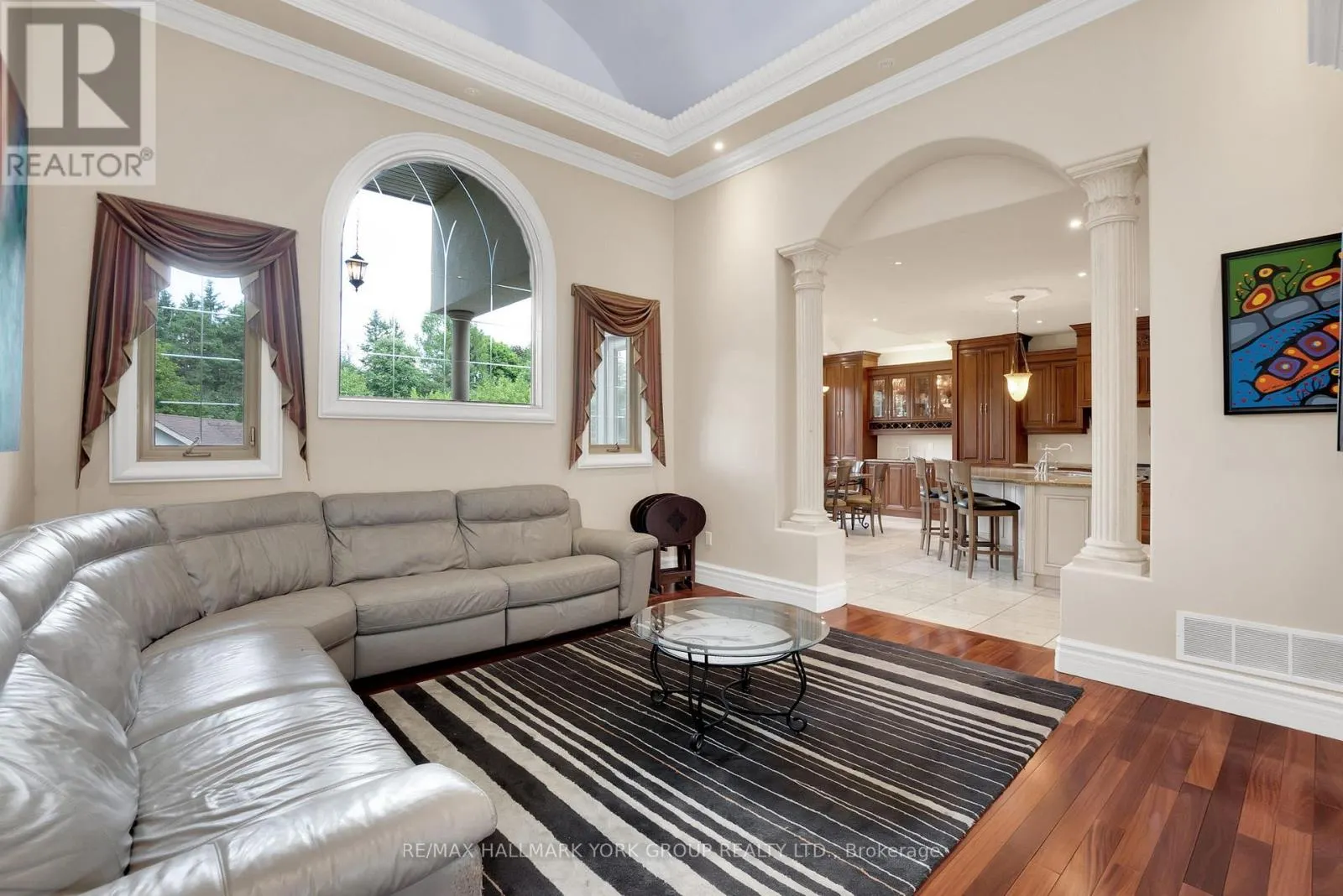 2 KINGSWOOD DRIVE