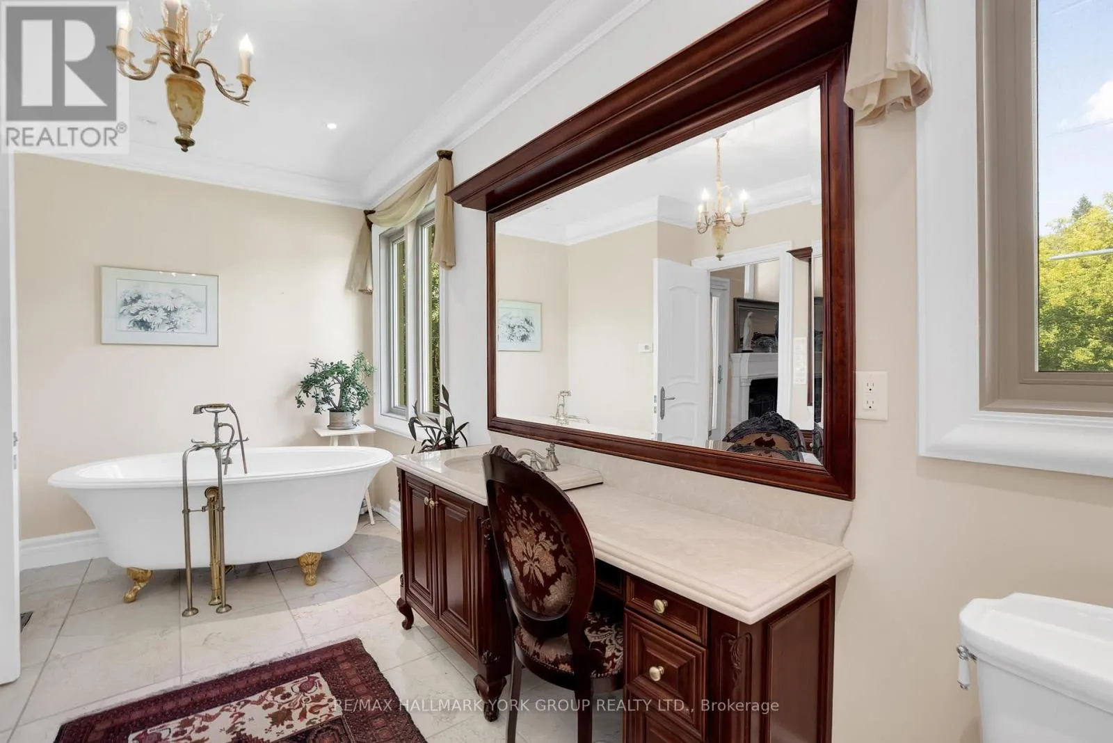 2 KINGSWOOD DRIVE