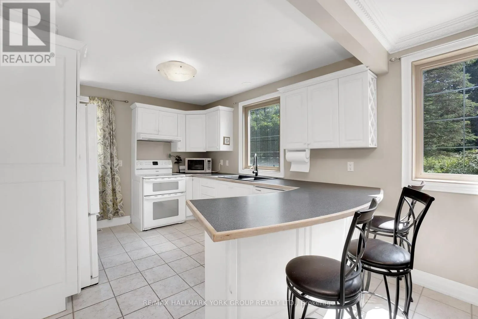 2 KINGSWOOD DRIVE
