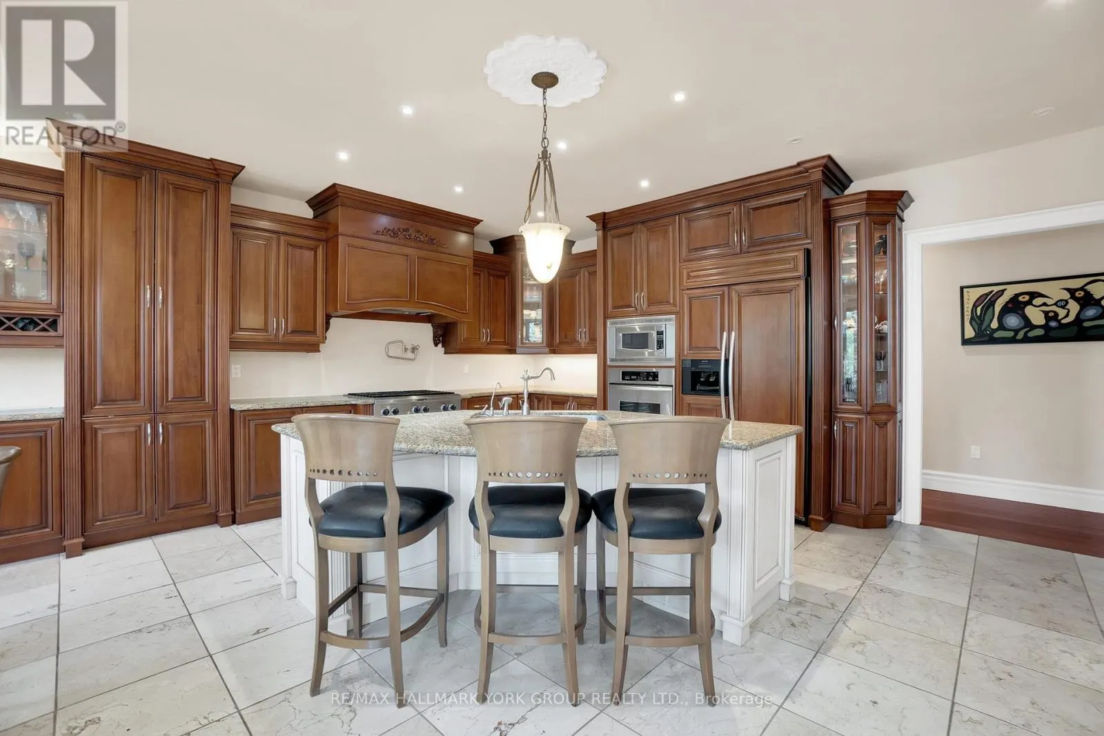 2 KINGSWOOD DRIVE