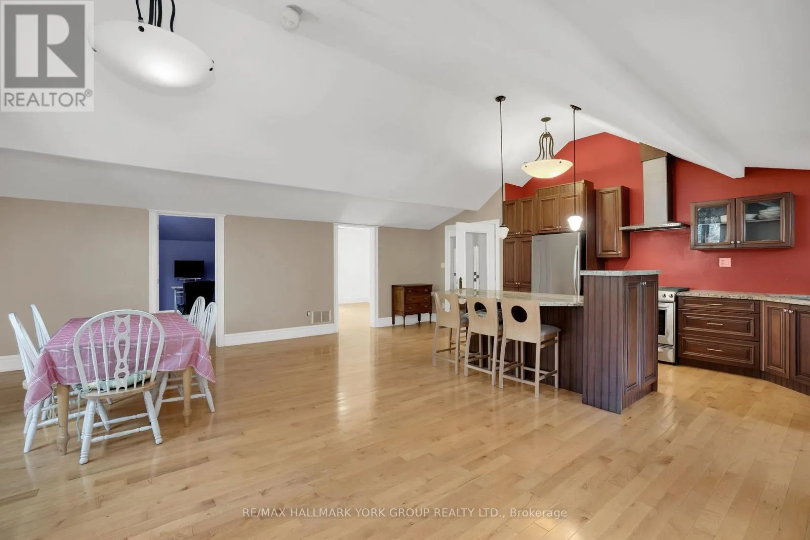 2 KINGSWOOD DRIVE