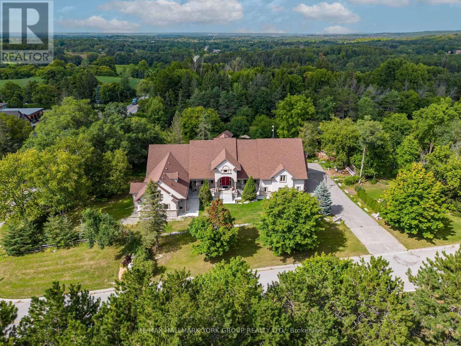 2 KINGSWOOD DRIVE